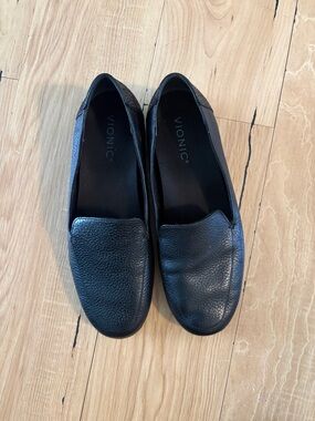 Vionic Black Pebbled Leather Slip-On Loafers